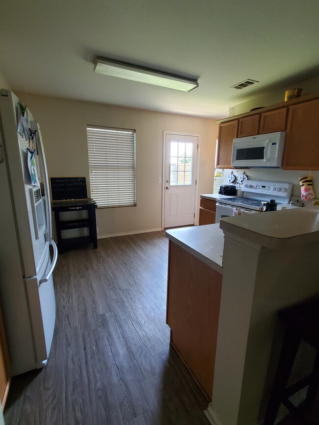 Kitchen - 3609 Sonoma Dr