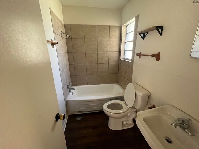 Building Photo - 5129 Parklane Dr