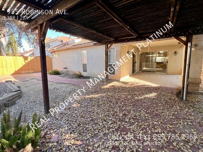 Building Photo - $2,250 Clovis & Dakota, 3 Bedroom Home - R...