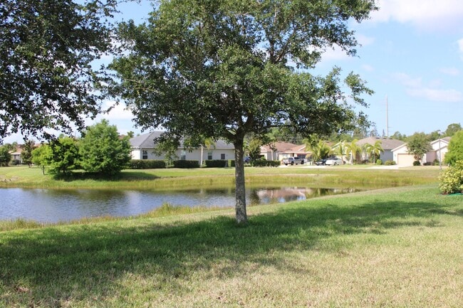 Building Photo - "Stunning 3 Bed/2 Bath Home with Lake View...