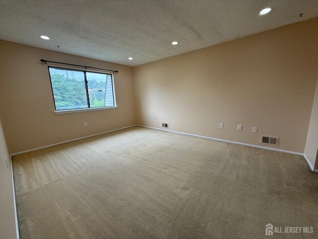 Building Photo - 1302 Edison Glen Terrace