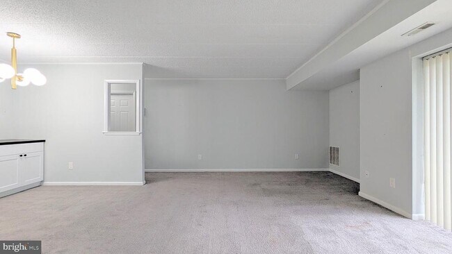 Building Photo - 125 Leedom Way