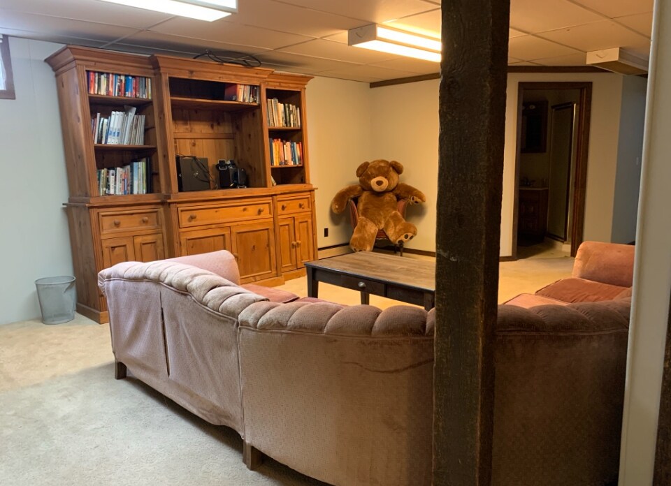 Family room - 202 Hillcrest Dr