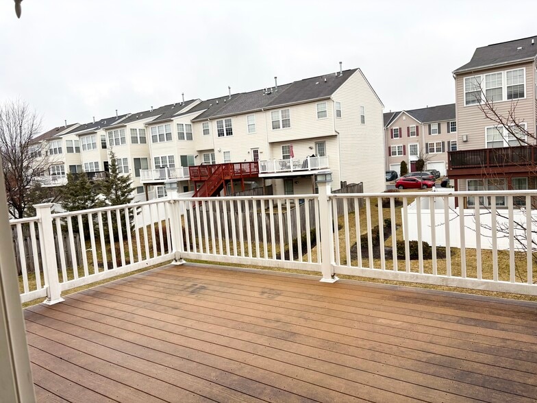 Building Photo - 927 Tipton Rd