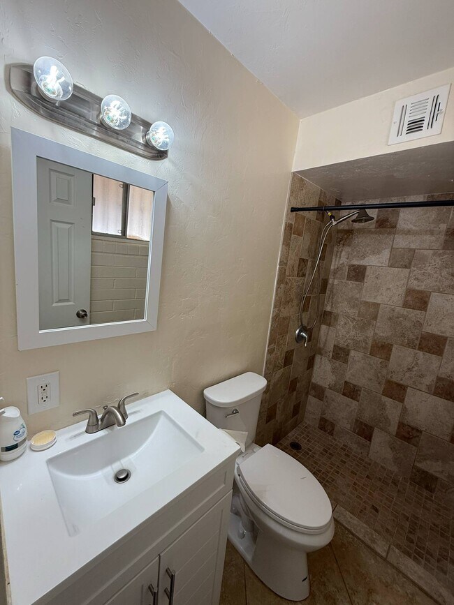 Building Photo - 6864 E Nelson Dr