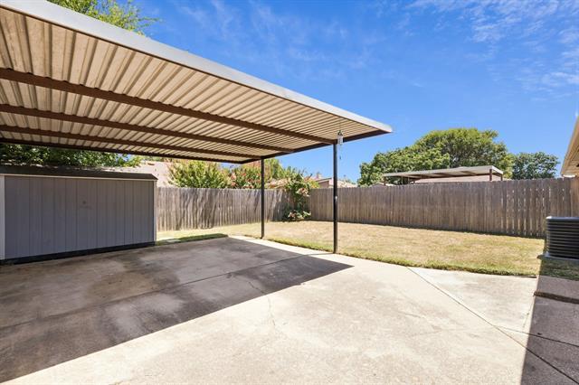 Building Photo - 3002 Hilltop Dr