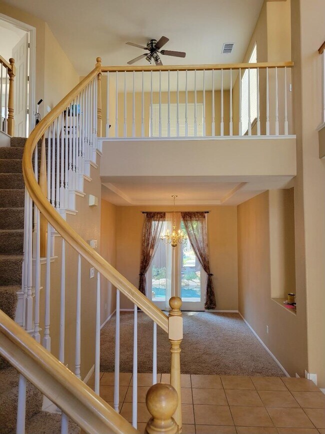 Building Photo - 1594 Dawnview Dr