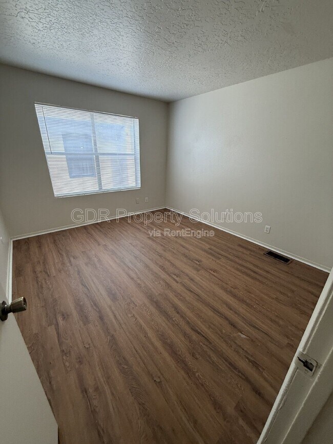 Building Photo - 1928 Buena Vista Dr SE