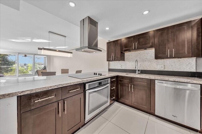 Building Photo - 3520 Oaks Way