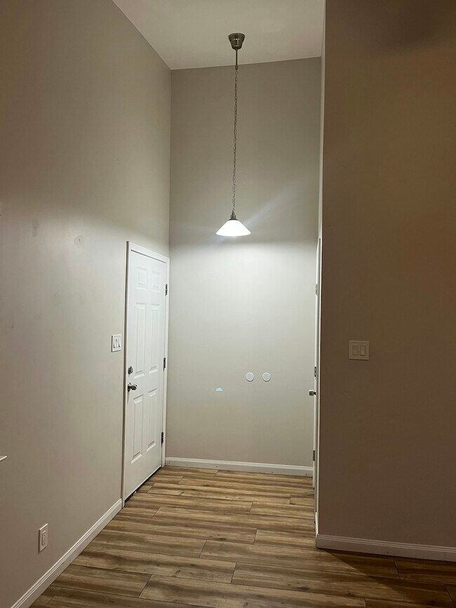 Building Photo - 1904 Hearthstone Dr