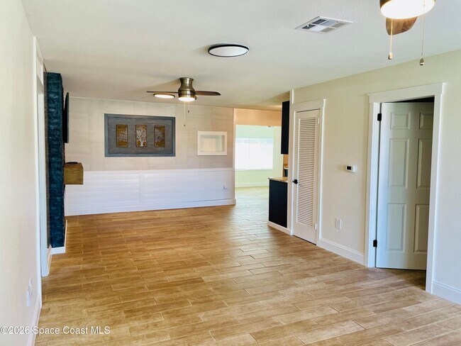 Building Photo - 508 Comanche Ave
