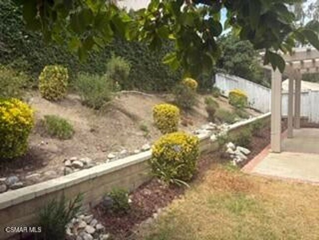 Building Photo - Welcome to this beautifully updated 3-bedroom, 2.5-bathroom home located in one of Calabasas