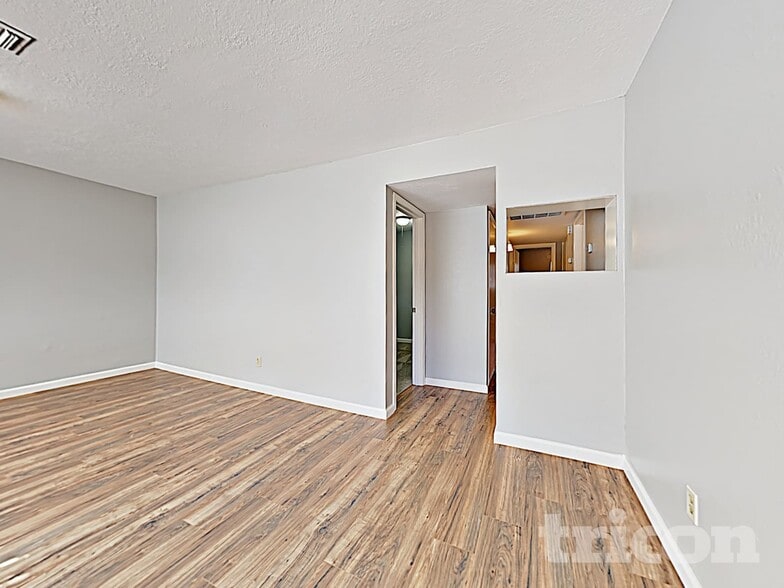 Building Photo - 1901 Georgina Dr