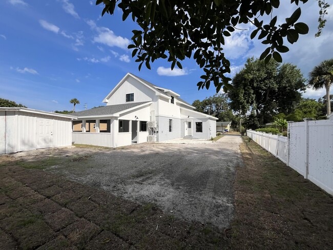 Building Photo - 119 Dixwood Ave