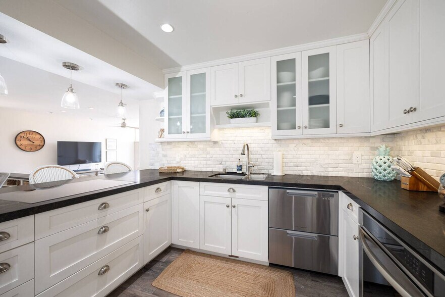 Building Photo - 376 San Antonio Ave