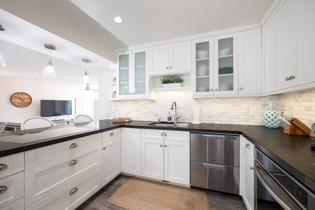 Building Photo - 376 San Antonio Ave