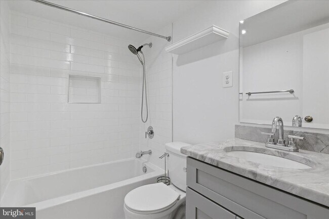Building Photo - 1301 S Arlington Ridge Rd