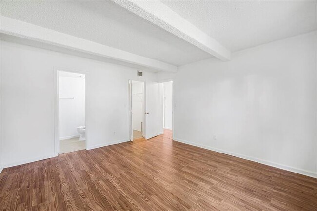 Building Photo - 1325 S Flagler Ave