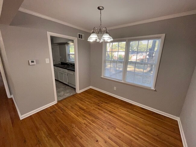 Building Photo - 3684 Bedford Ln - Available Now!