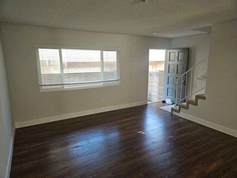 Building Photo - 1906 Rockefeller Ln