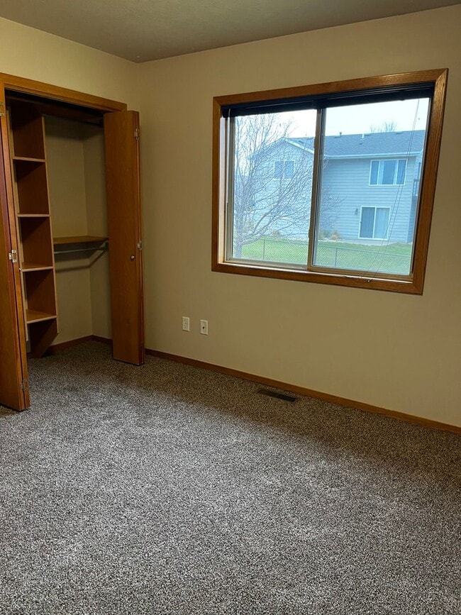 Building Photo - 5 Bed/2 Bath Rental Home on West Side!