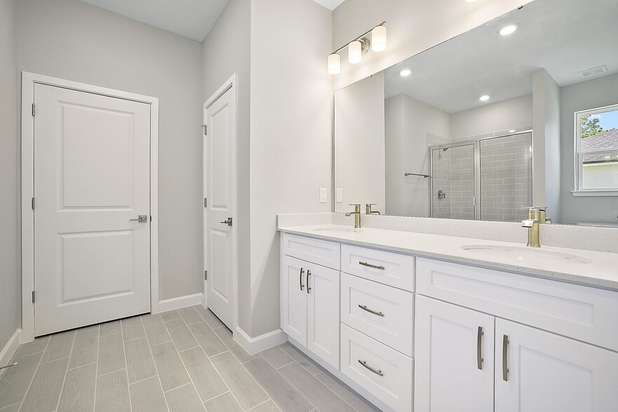 Building Photo - 5454 Rhapsody Ave