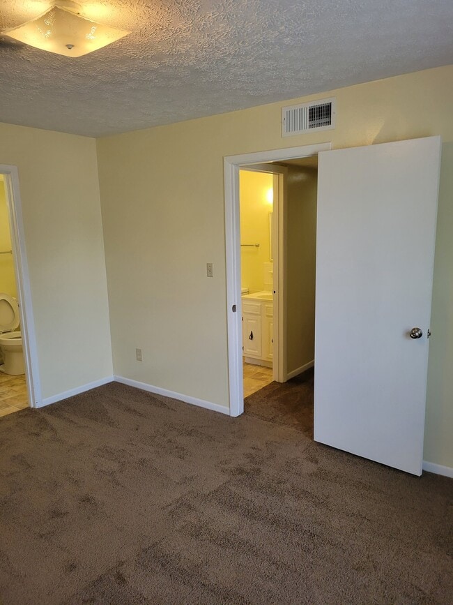 Building Photo - 515 Powell Ln