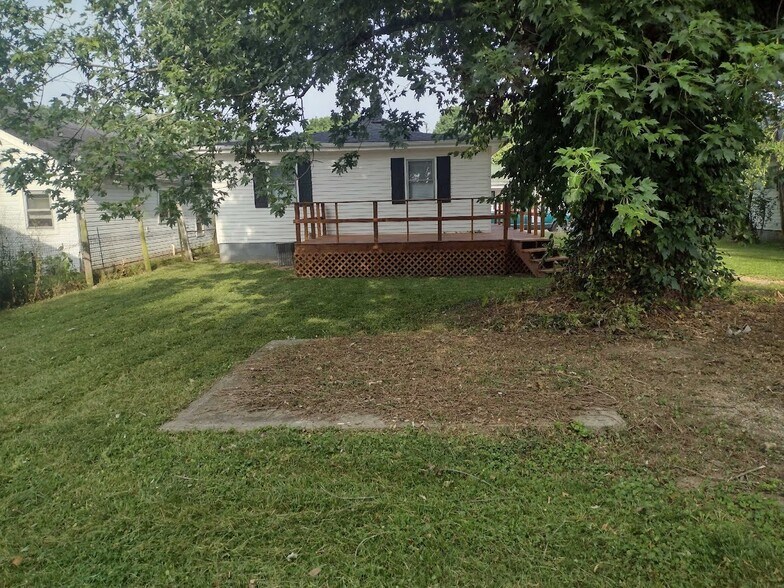 Rear deck - 512 Florence St