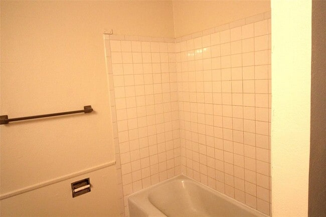 Building Photo - 112 NE 12th St