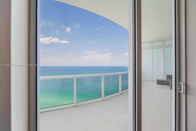 Building Photo - 15901 Collins Ave