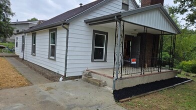 Building Photo - 68 Elway Dr