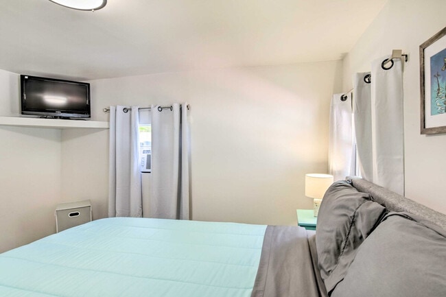 Building Photo - 134 1st Ct