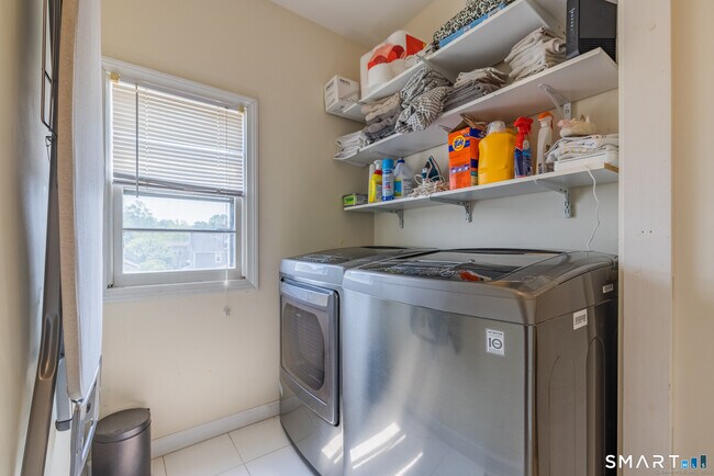 Building Photo - 90 2nd St