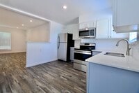 Building Photo - Lakewood Manor
