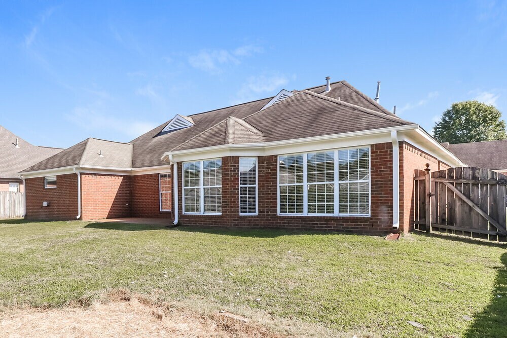 Building Photo - 6138 English Ivy N