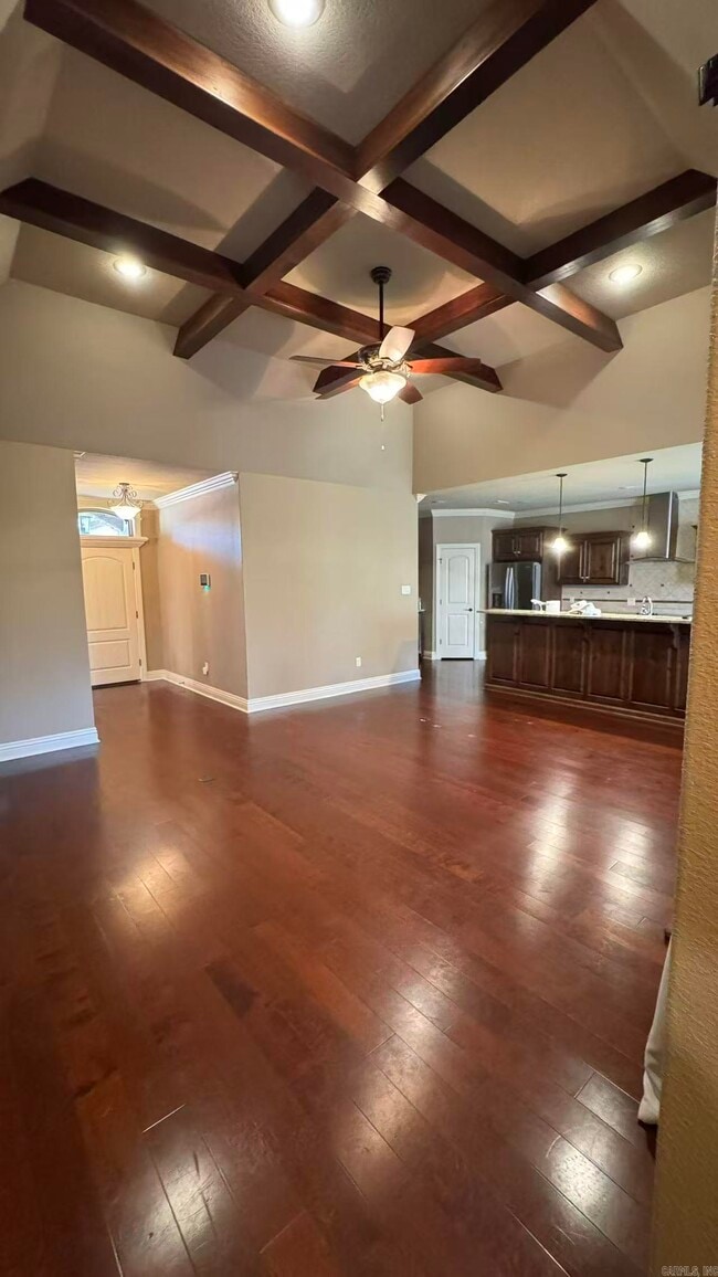 Building Photo - 121 Cabanel Dr