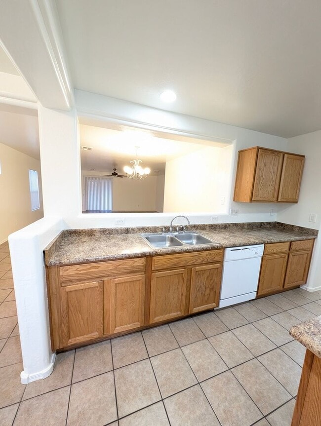 Building Photo - AVAILABLE NOW!!! - Roomy single story 4 bedroom home for rent in Pecan Creek!