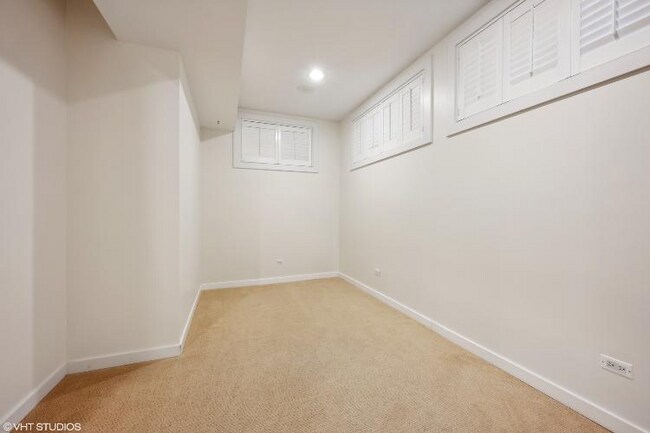 Building Photo - 685 N Peoria St
