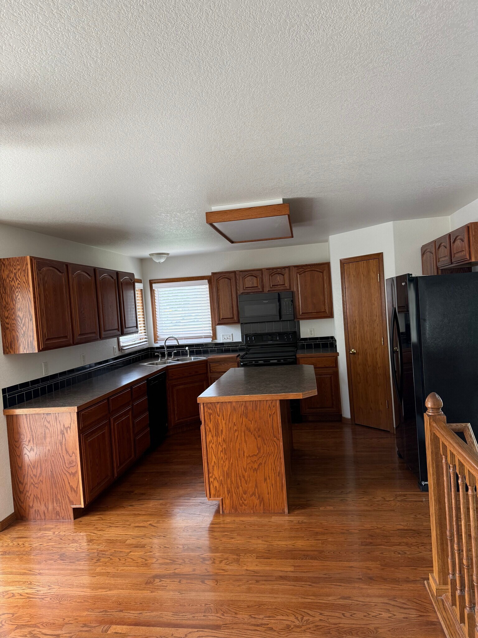 Building Photo - 3011 Ivy Dr