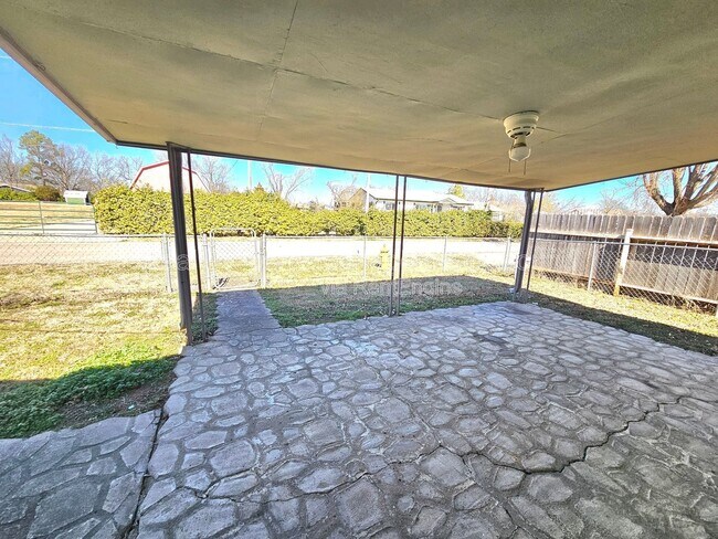 Building Photo - 924 Cowell St