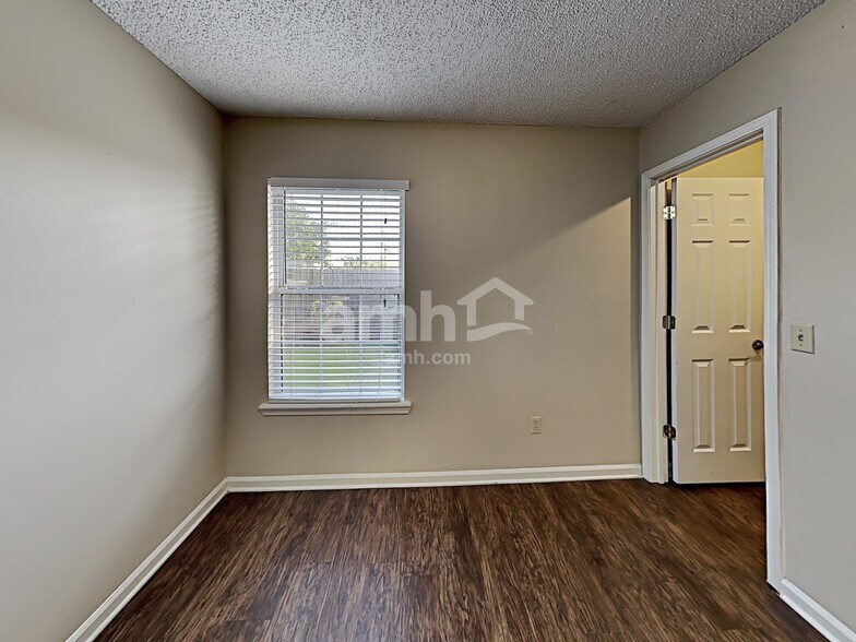 Building Photo - 4637 Blue Stream Ln S