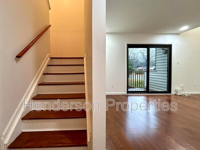 Building Photo - 1625 Merry Oaks Rd