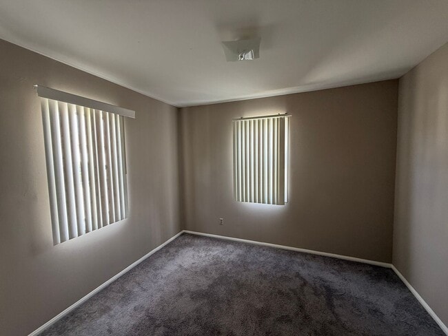Building Photo - R06-028-MF