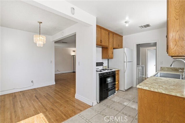 Building Photo - 9859 Arleta Ave