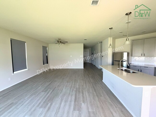 Building Photo - Charming 3-Bedroom Home with Spacious Backyard in Providence Village!
