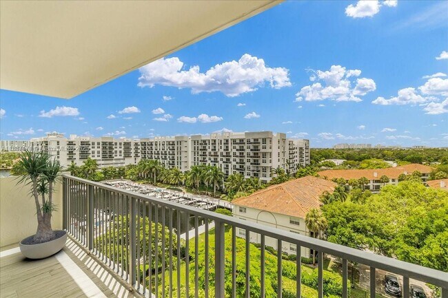 Building Photo - 3200 Port Royale Dr N