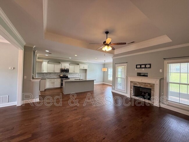 Building Photo - 3261 Vineyard Dr S
