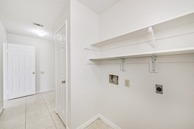 Building Photo - 7063 River Garden Dr