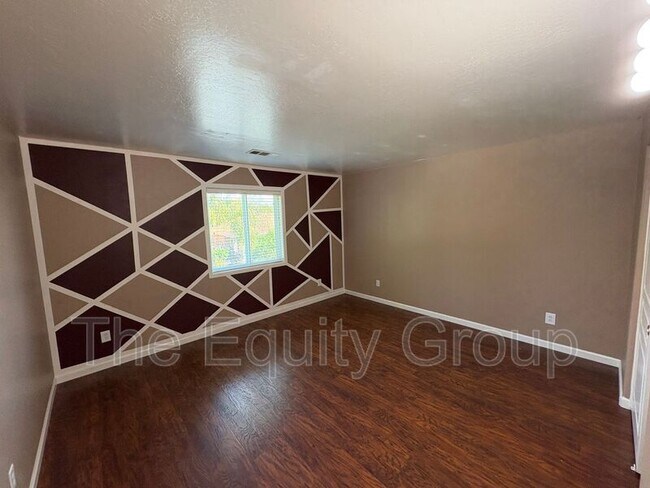 Building Photo - 312 W Reese Ave