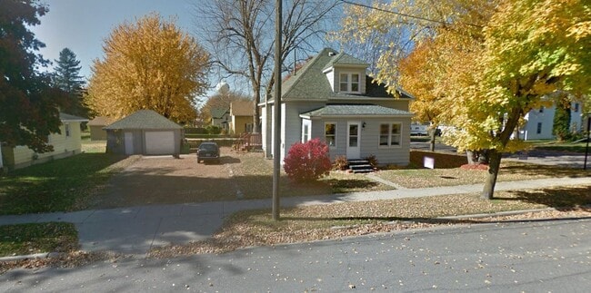 Building Photo - 310 1st St So